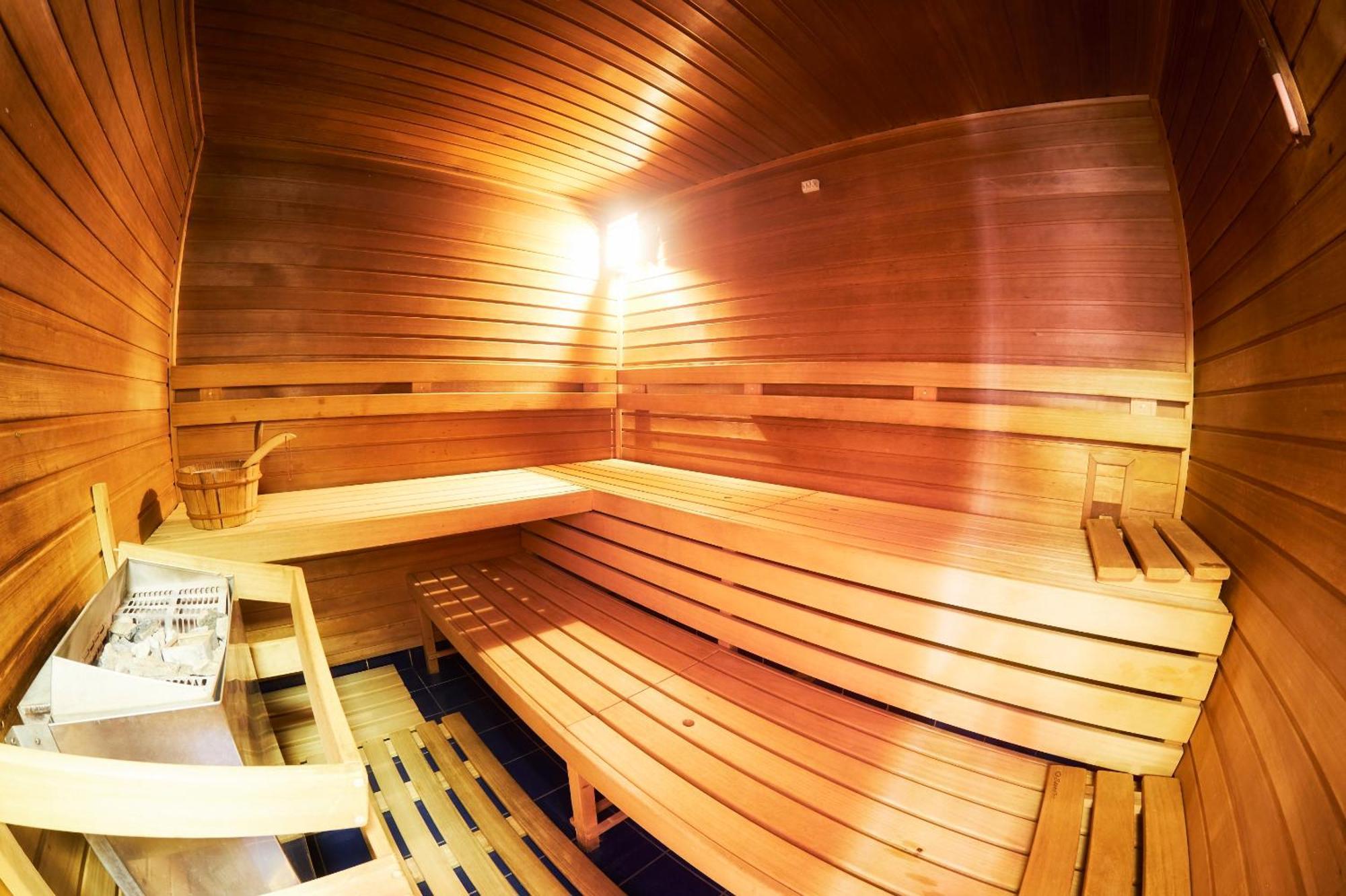 Hotel Eroplan Rožnov pod Radhoštěm Dış mekan fotoğraf