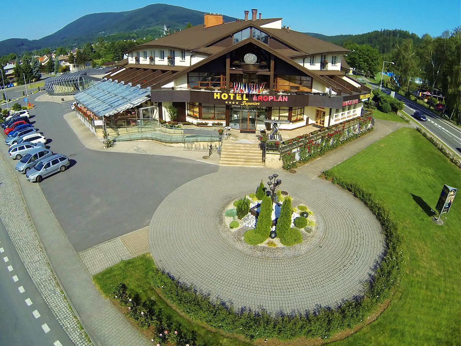 Hotel Eroplan Rožnov pod Radhoštěm Dış mekan fotoğraf