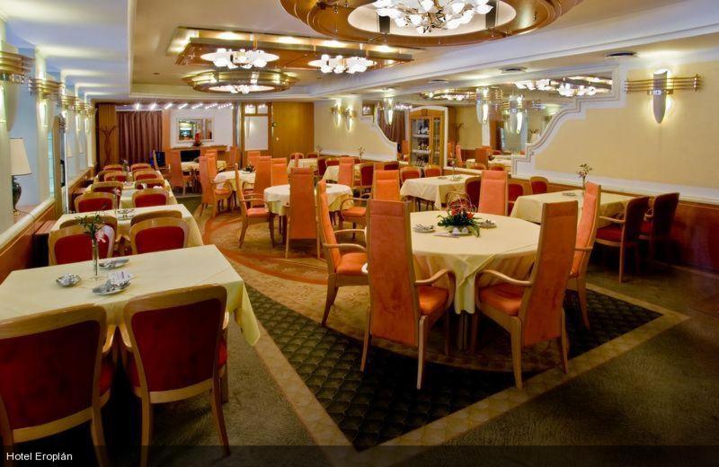 Hotel Eroplan Rožnov pod Radhoštěm Dış mekan fotoğraf
