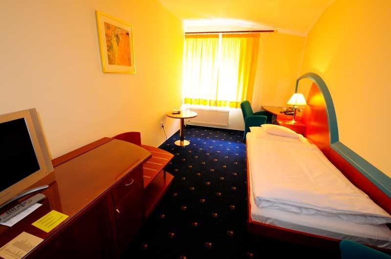 Hotel Eroplan Rožnov pod Radhoštěm Dış mekan fotoğraf