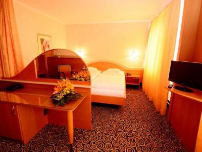 Hotel Eroplan Rožnov pod Radhoštěm Dış mekan fotoğraf