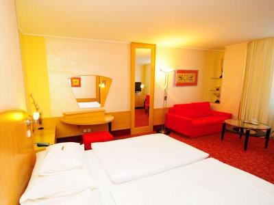 Hotel Eroplan Rožnov pod Radhoštěm Dış mekan fotoğraf
